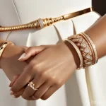 플래티넘 쥬얼리와 골드 비교 - **Prompt 1: The Timeless Radiance of Gold**
"A sophisticated woman in her late 20s to early 30s,...